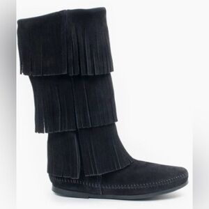 Minnetonka 3-Layer Fringe Boot - size 6